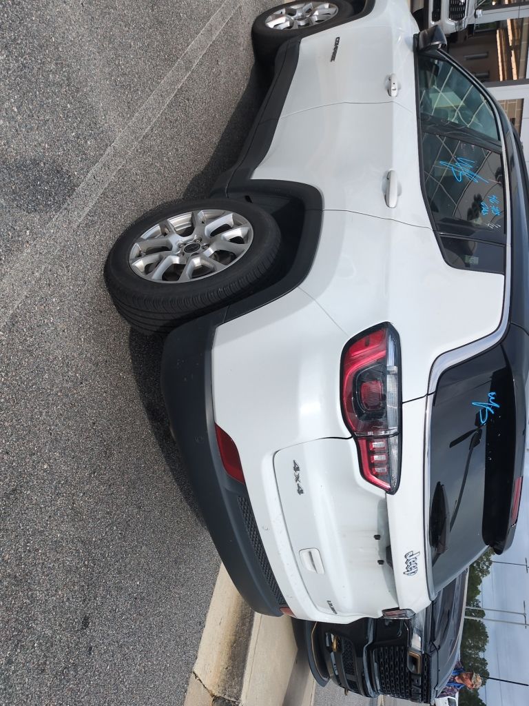 Used 2025 White Jeep Limited image 6