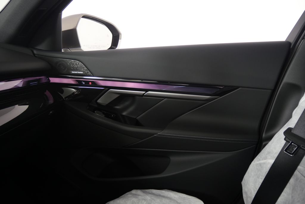 Thumbnail: 2026 BMW i5 - 22