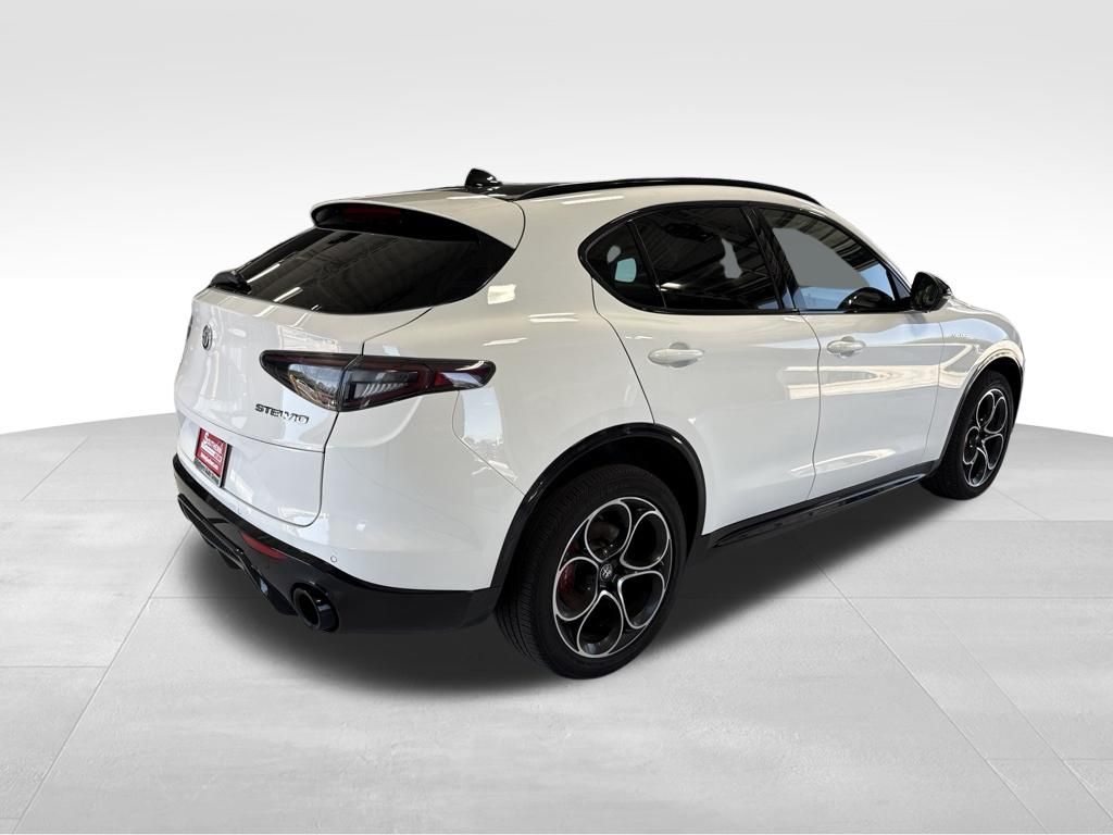 Used 2024 White Alfa Romeo Veloce image 9