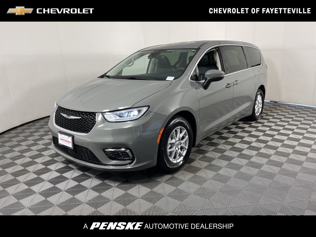 2023 Chrysler Pacifica Touring L -
                Fayetteville, AR