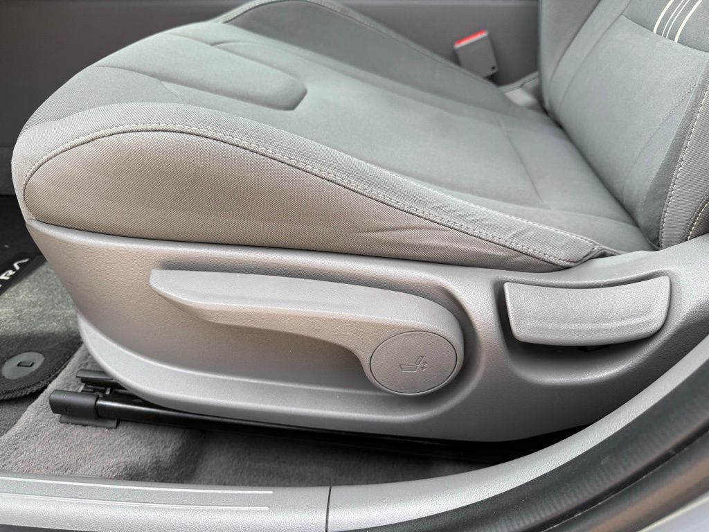 Thumbnail: 2023 Hyundai Elantra - 15