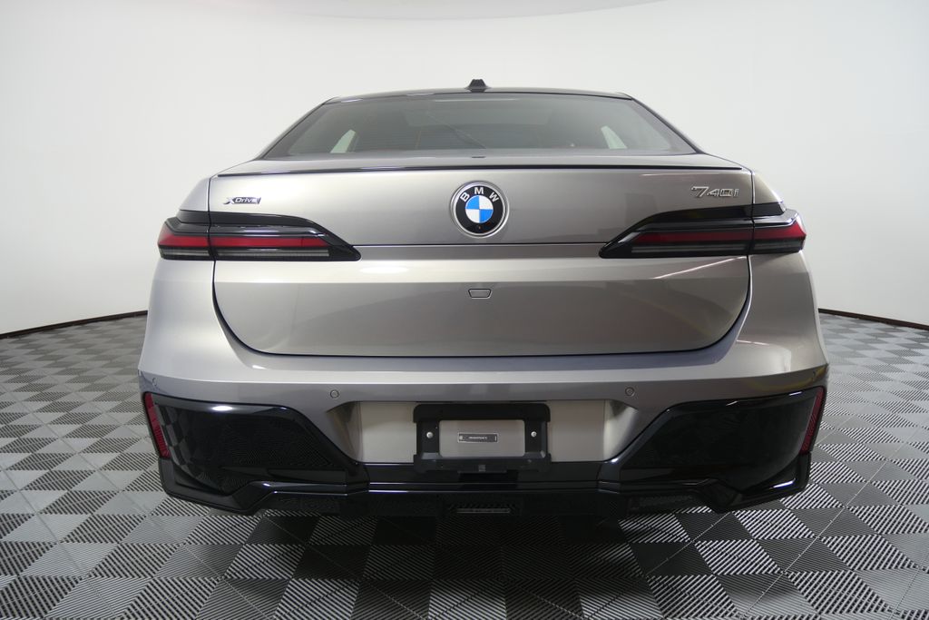 Thumbnail: 2026 BMW 7 Series - 4