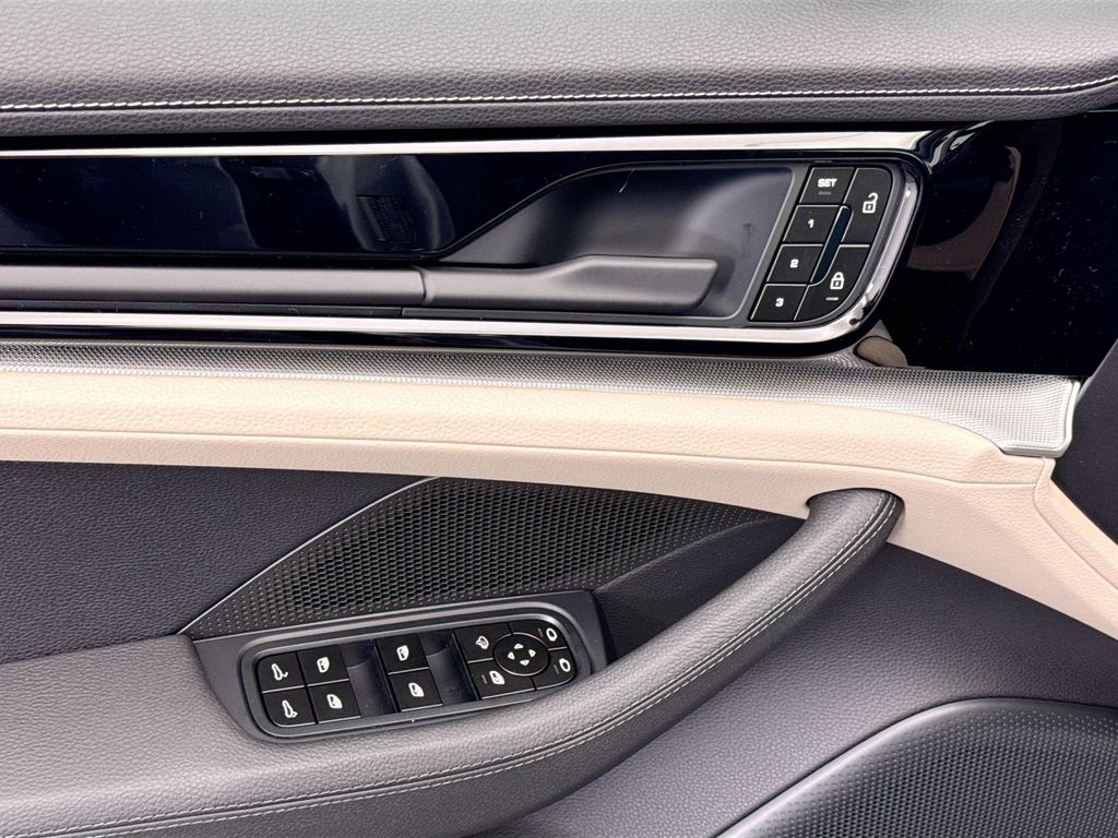 Thumbnail: 2026 Porsche Panamera - 24