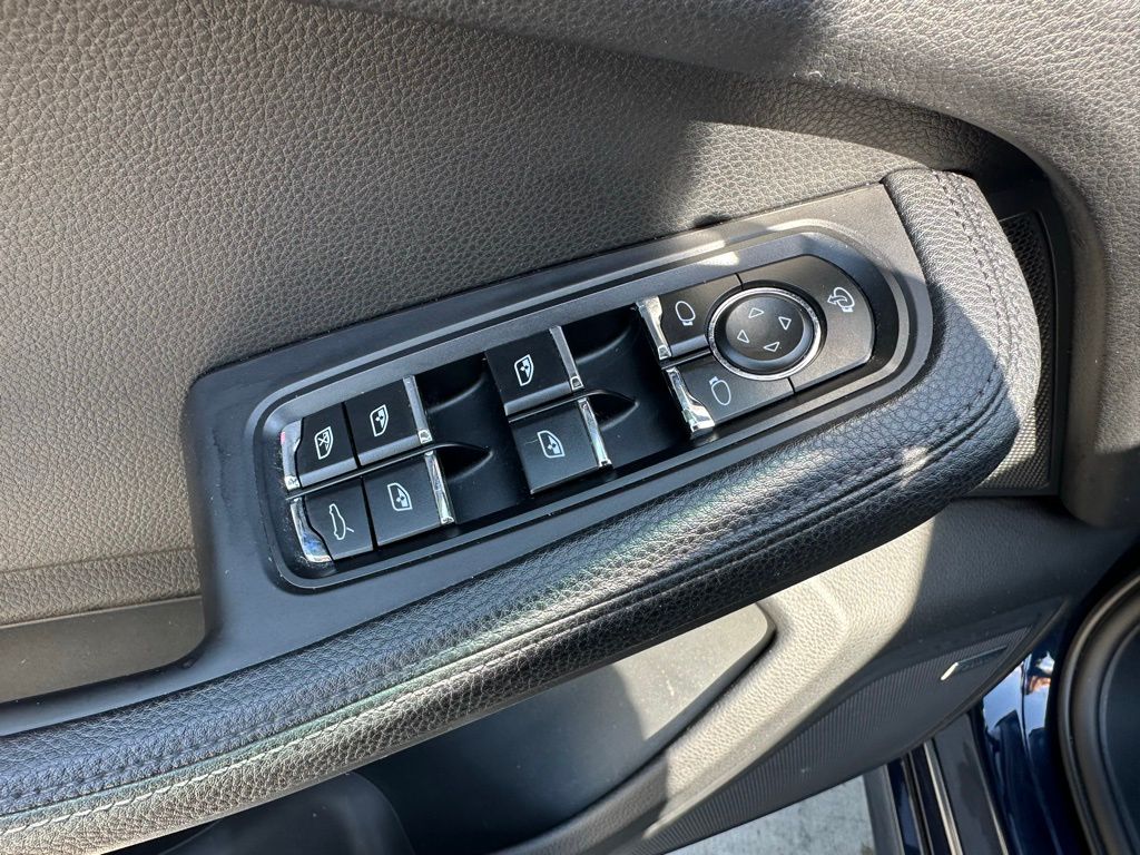 Thumbnail: 2023 Porsche Macan - 22