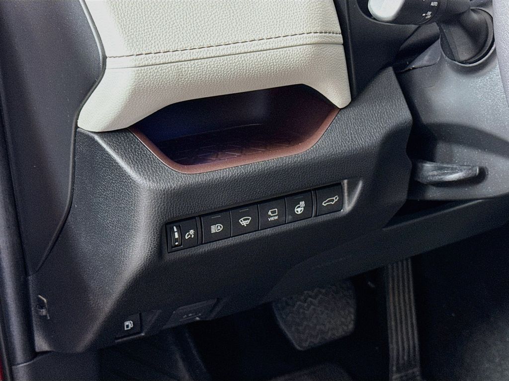 Thumbnail: 2022 Toyota RAV4 - 10