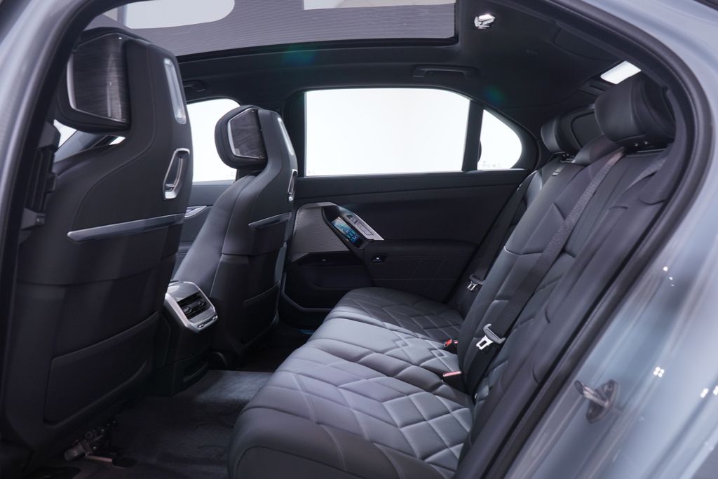 Thumbnail: 2025 BMW i7 - 9
