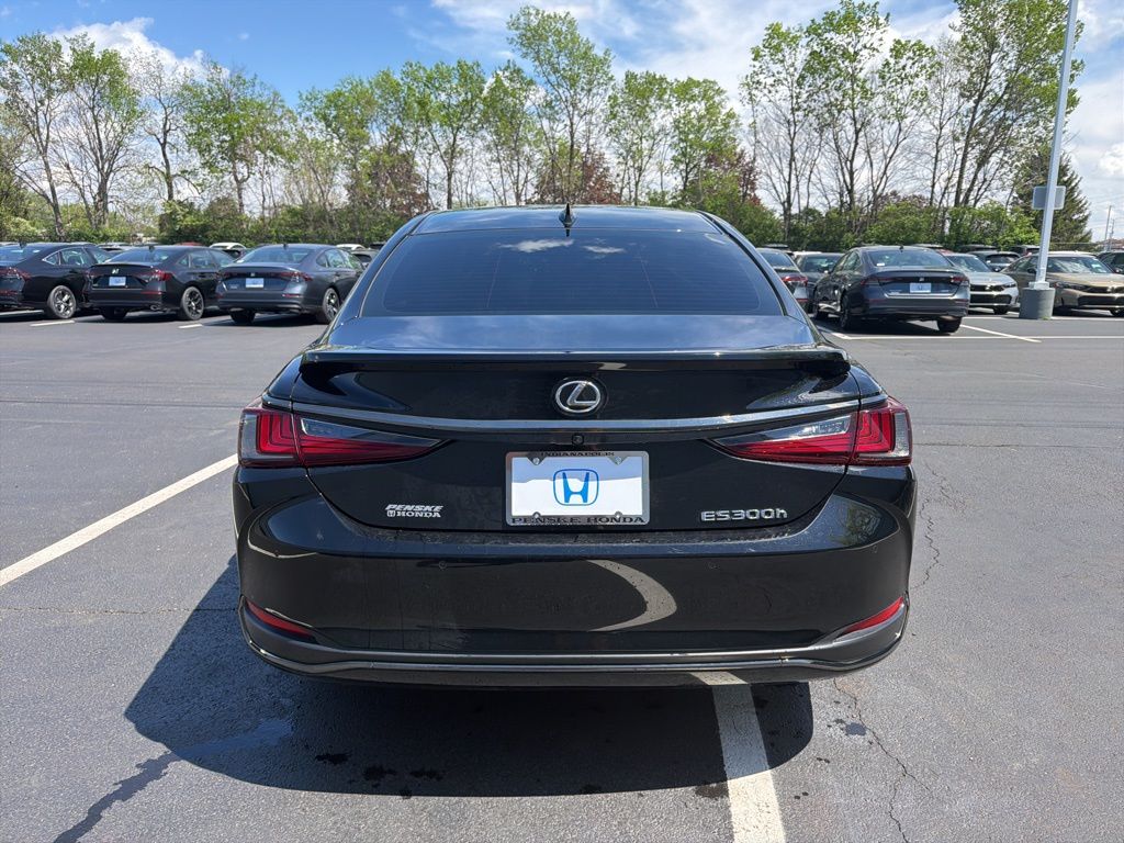 Thumbnail: 2025 Lexus ES - 4