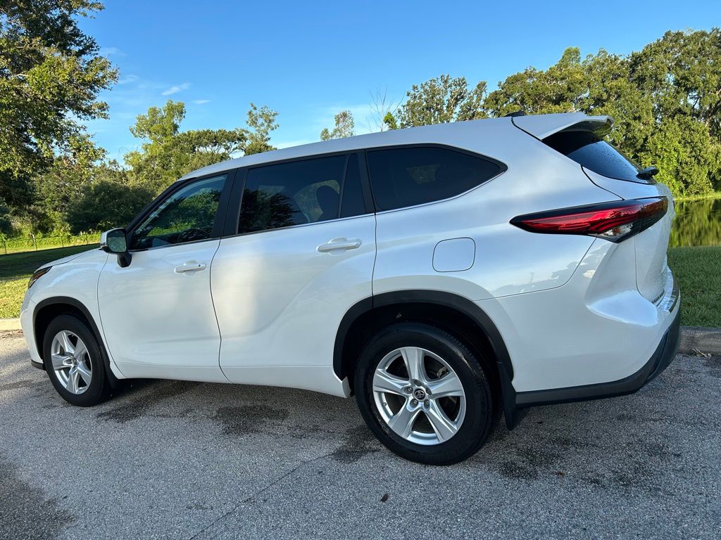 Thumbnail: 2023 Toyota Highlander - 3