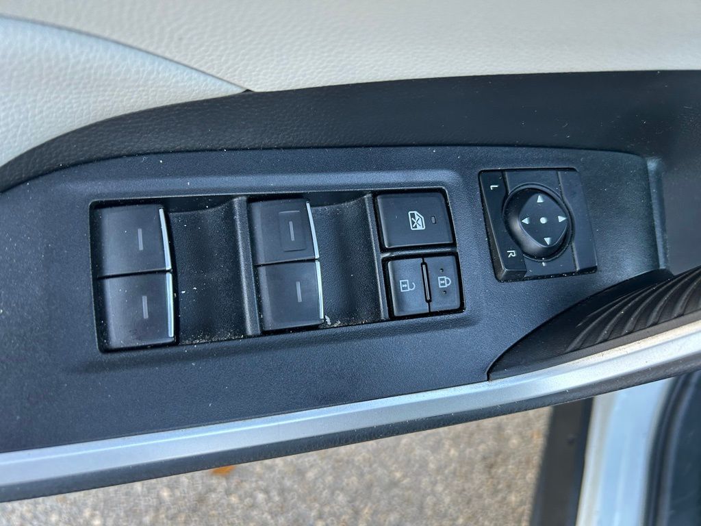 Thumbnail: 2023 Toyota RAV4 - 17