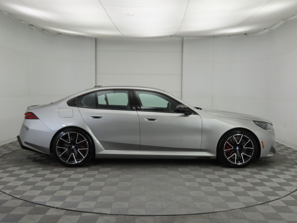 Thumbnail: 2026 BMW M5 - 4
