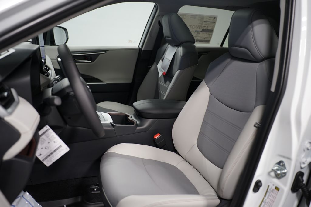 2025 Toyota RAV4 Limited 28
