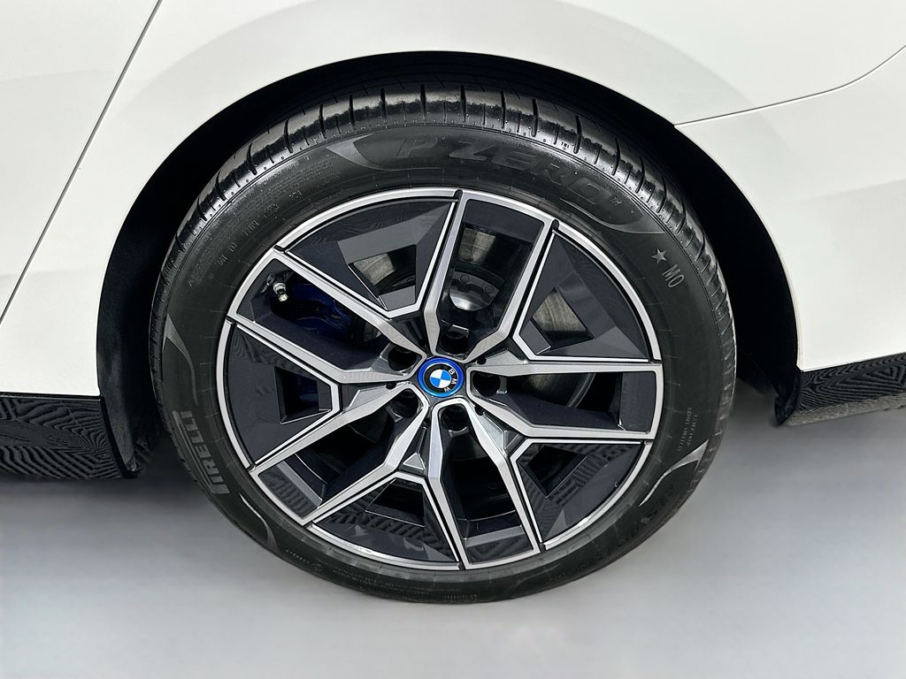 Thumbnail: 2024 BMW i5 - 32
