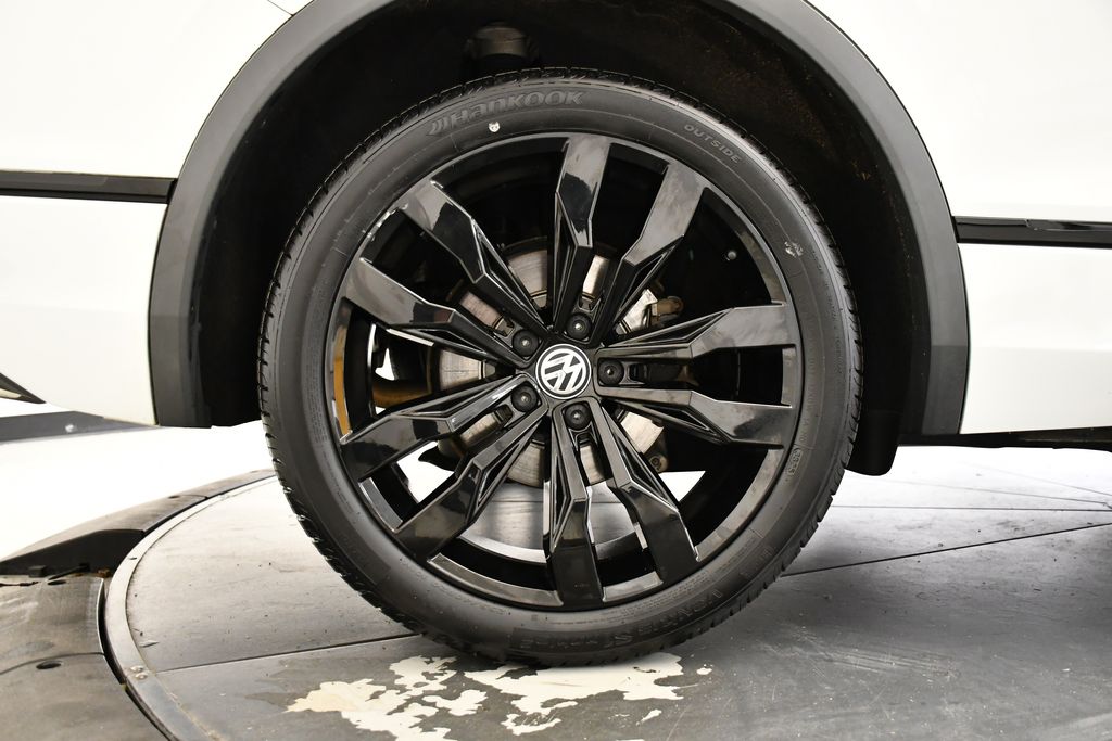 Thumbnail: 2021 Volkswagen Tiguan - 16