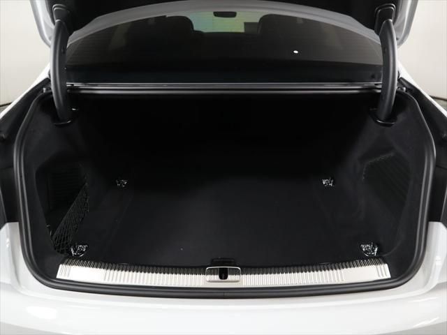 Thumbnail: 2025 Audi A8 - 29