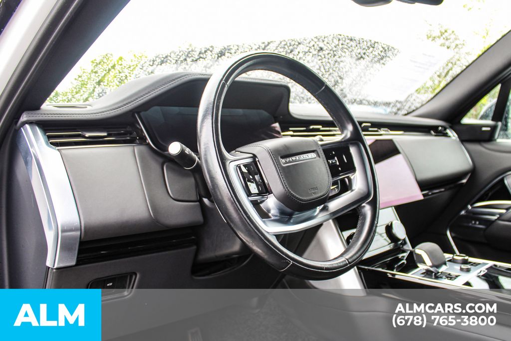 Used 2023 White Land Rover SE image 32