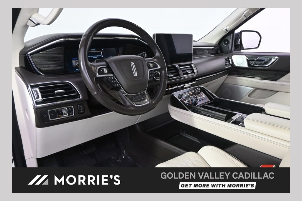 White Metallic 2022 Lincoln Navigator SUV / Crossover Four-Wheel Drive Automatic