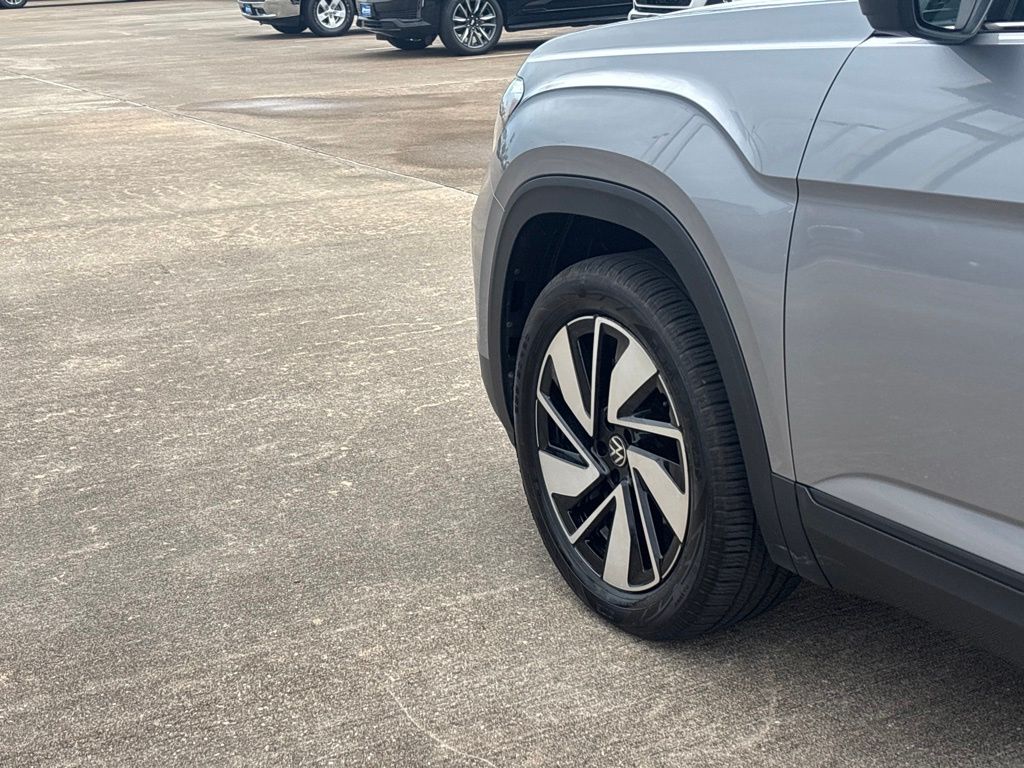 2024 Volkswagen Atlas 2.0T SE w/Technology White at DeMontrond Gulf Freeway