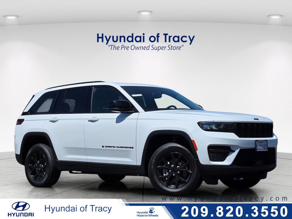 Bright White Clearcoat 2024 Jeep Grand Cherokee SUV / Crossover Four-Wheel Drive 8-Speed Automatic