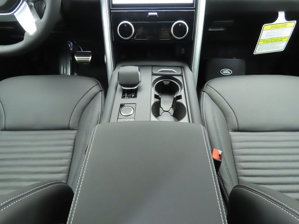 Thumbnail: 2026 Land Rover Discovery - 16