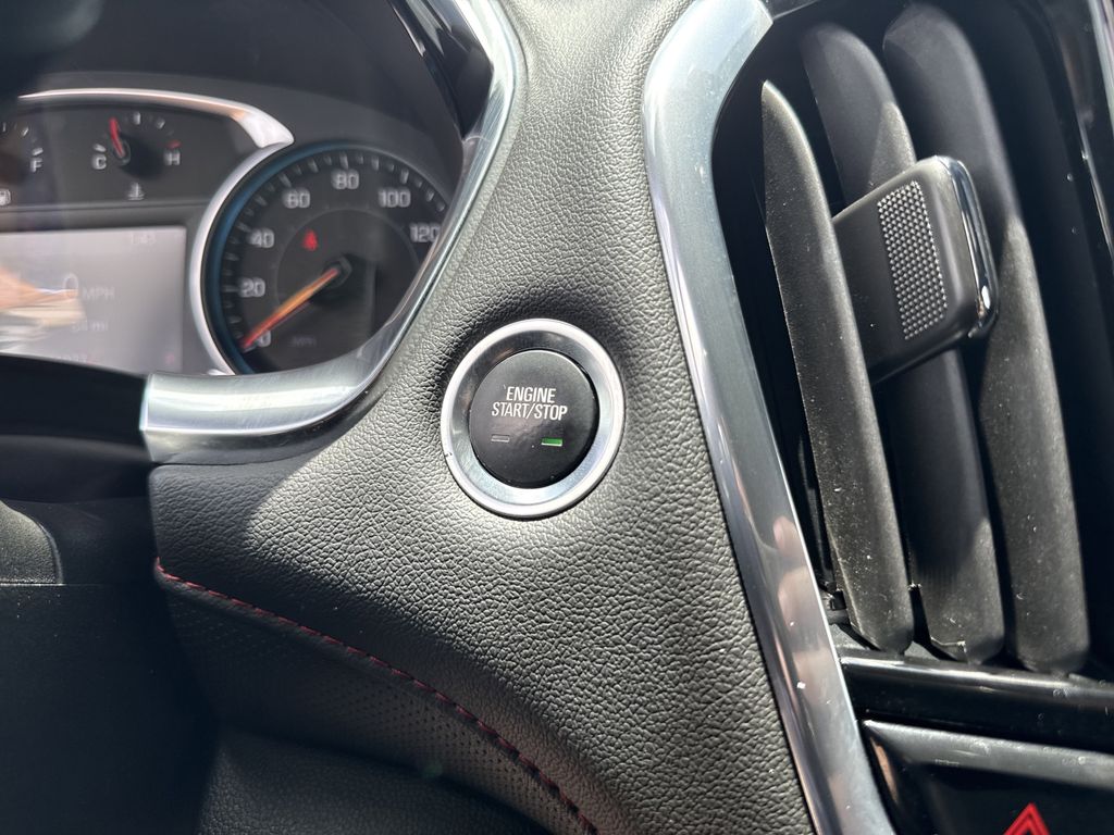 2023 Chevrolet Traverse RS White at Community Kia