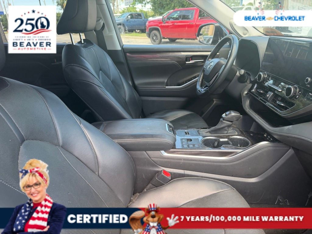 Used 2023 Toyota Highlander Hybrid SUV