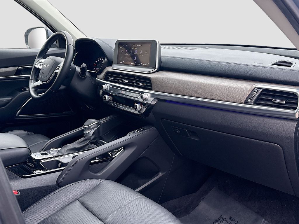 Used 2022 Silver Kia SX image 31