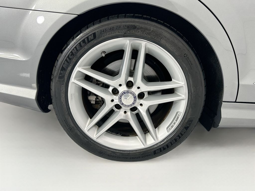 Thumbnail: 2013 Mercedes-Benz C-Class - 32