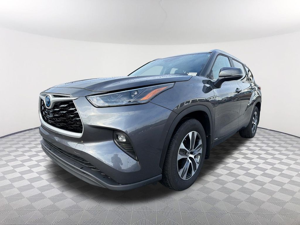 Magnetic Gray Metallic 2023 Toyota Highlander Hybrid XLE AWD SUV / Crossover All-Wheel Drive Continuously Variable Transmission