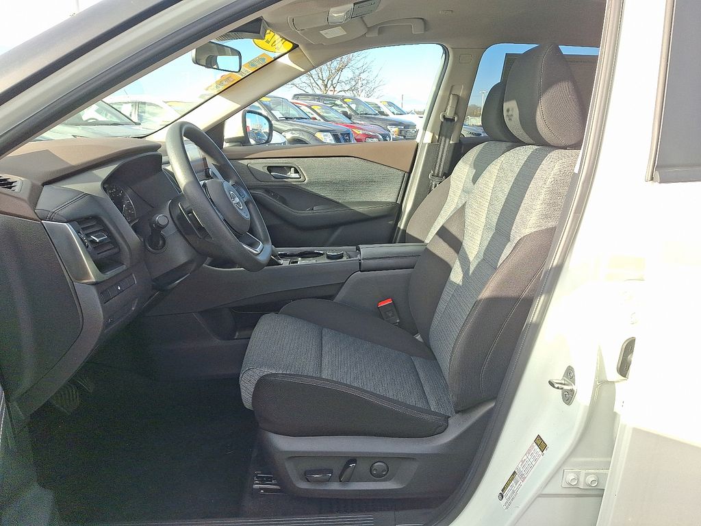 Thumbnail: 2023 Nissan Rogue - 14