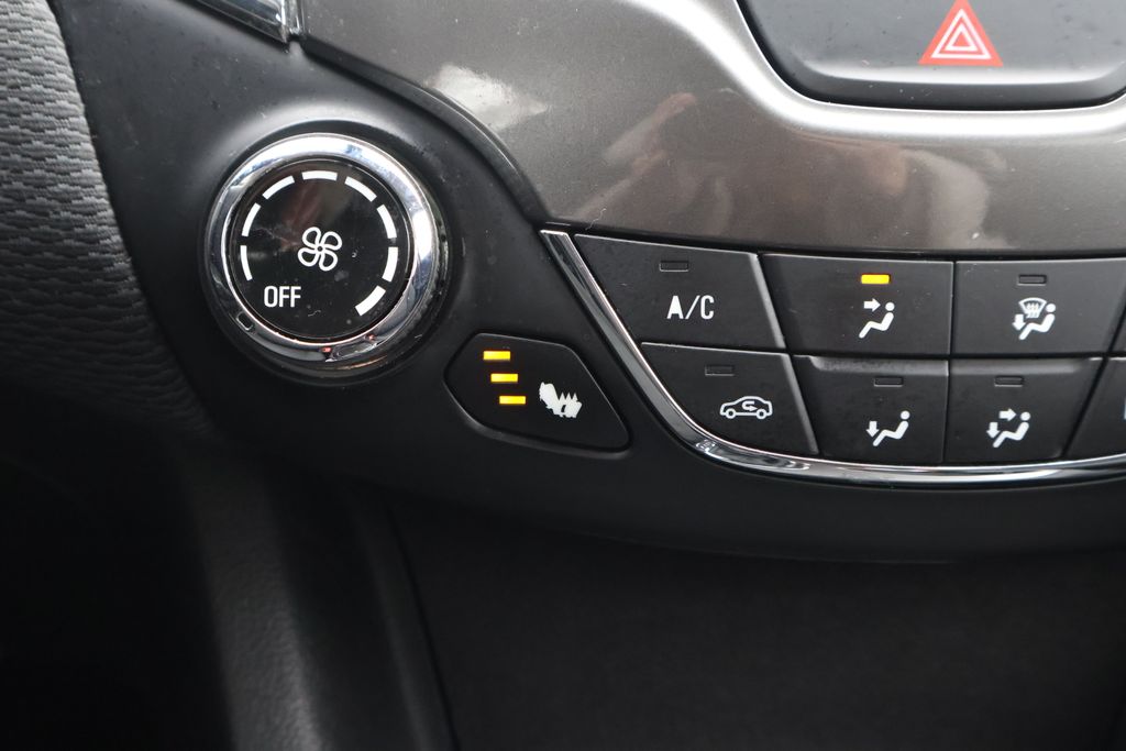 Thumbnail: 2017 Chevrolet Cruze - 18