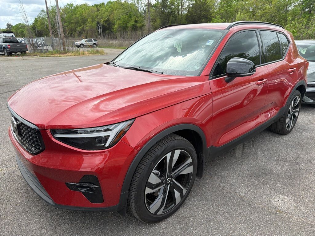 Fusion Red Metallic 2025 Volvo XC40 B5 Ultra Dark Theme AWD SUV / Crossover All-Wheel Drive Automatic
