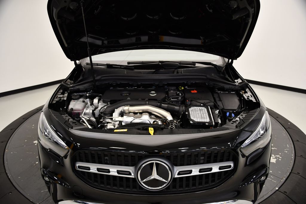 2025 Mercedes-Benz GLA 250 4MATIC 12