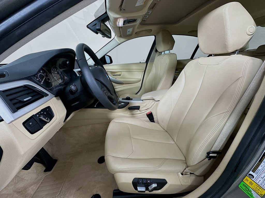 Thumbnail: 2016 BMW 3 Series - 20