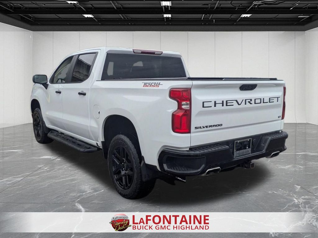 View vehicle photo 6