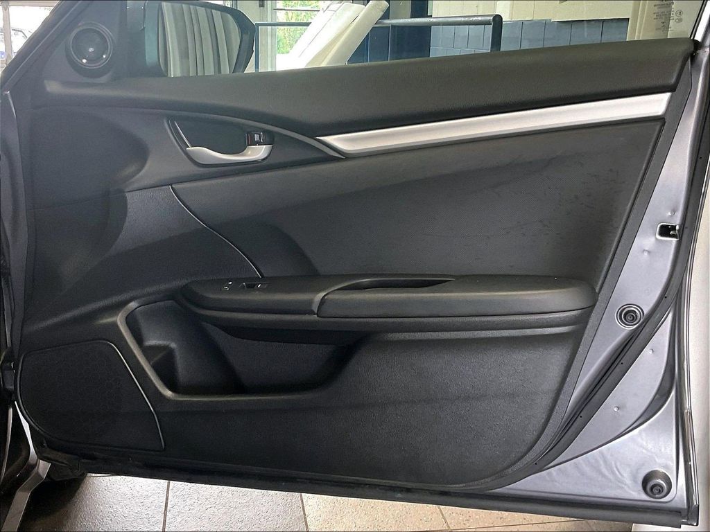 2019 Honda Civic — photo 12