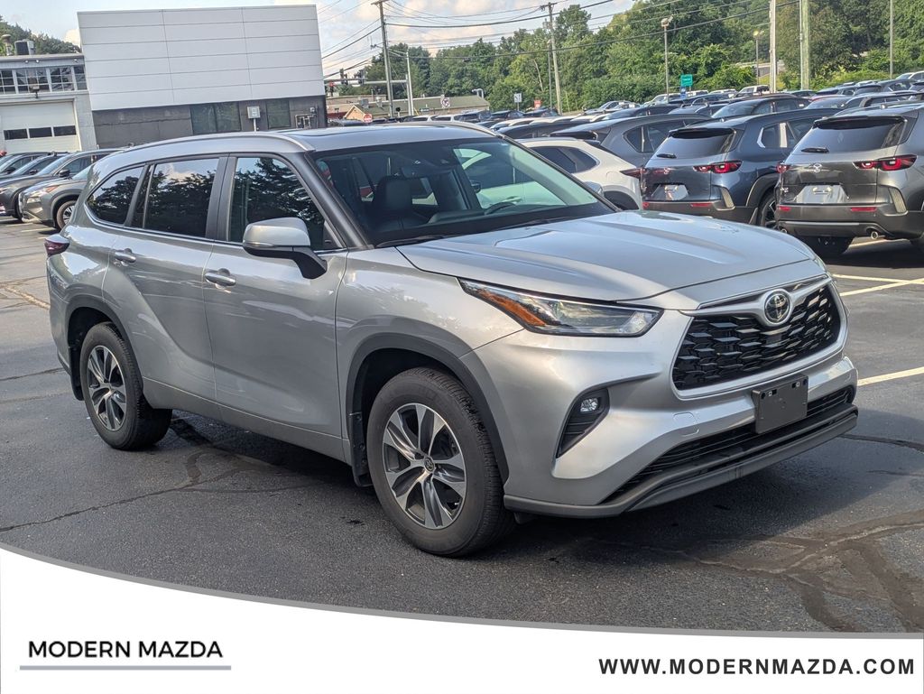Celestial Silver Metallic 2024 Toyota Highlander SUV / Crossover All-Wheel Drive 8-Speed Automatic