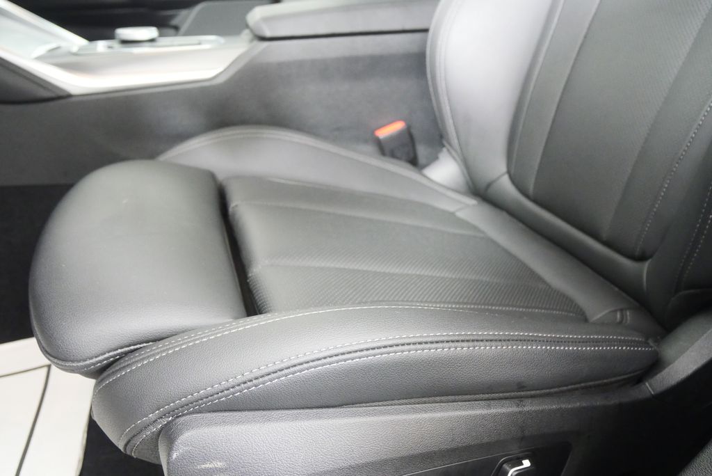 Thumbnail: 2025 BMW 4 Series - 10