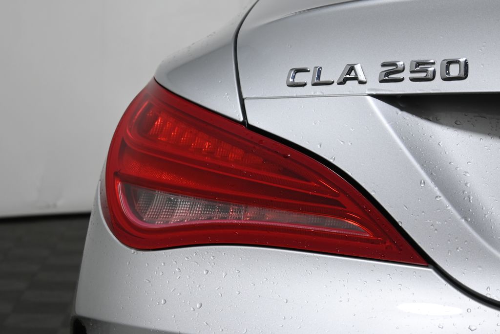 2015 Mercedes-Benz CLA 250 11