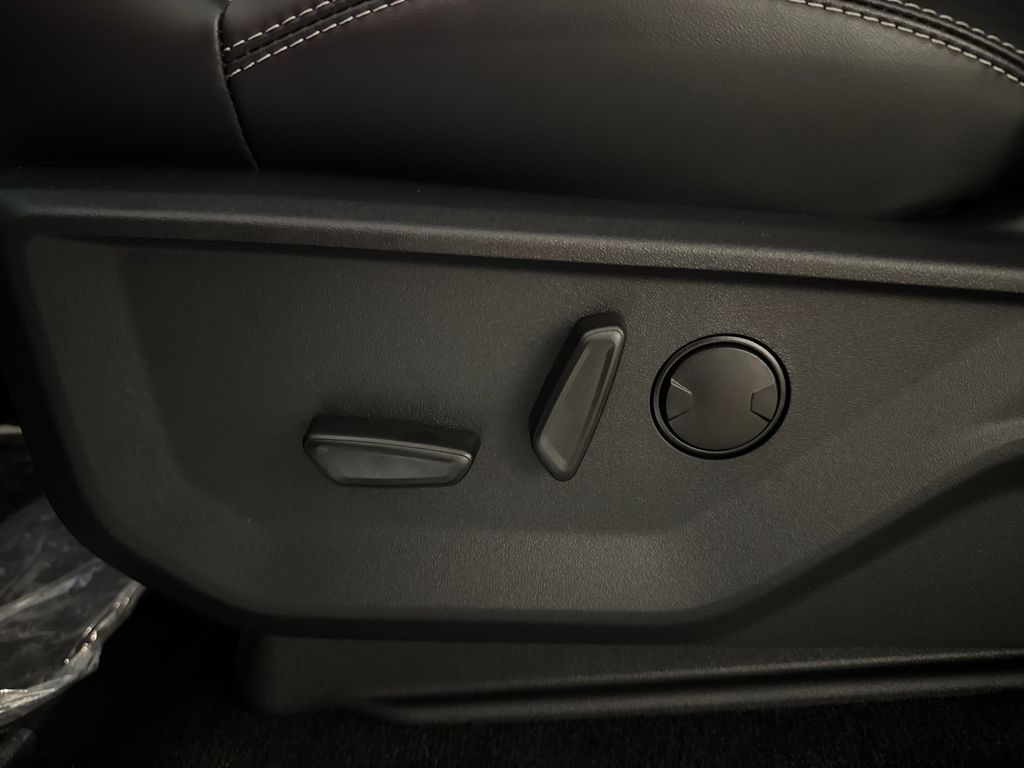 New 2027 White Ford Platinum image 26