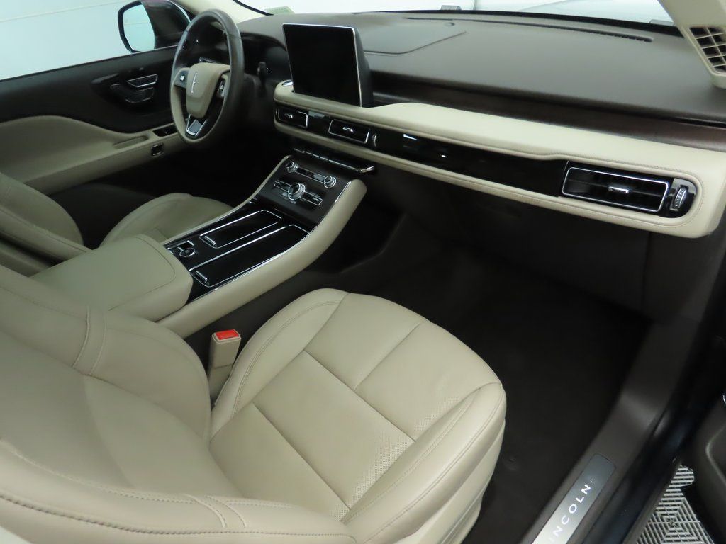 Thumbnail: 2022 Lincoln Aviator - 18