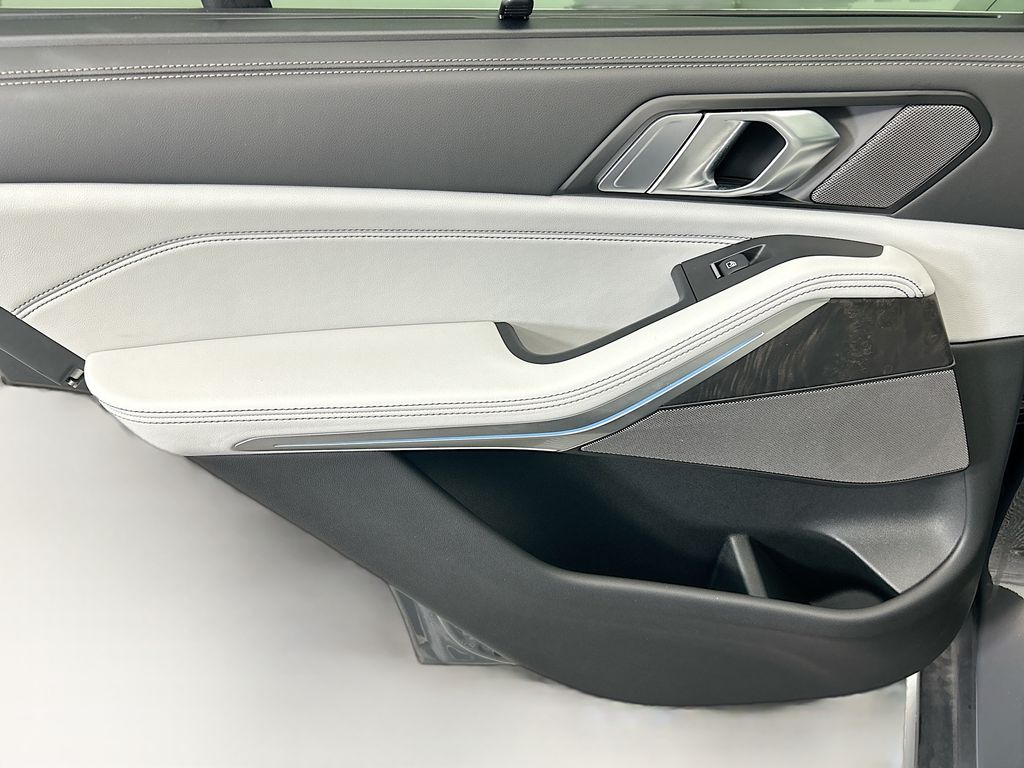 Thumbnail: 2026 BMW X5 - 25