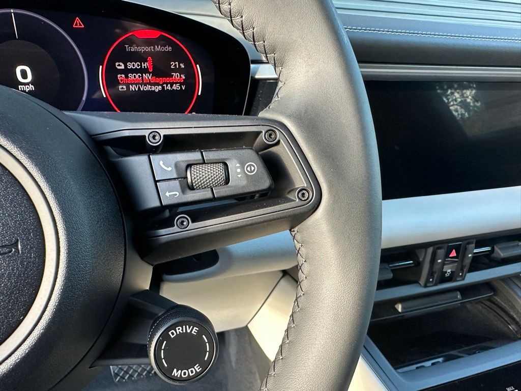 2024 Porsche Macan T 16