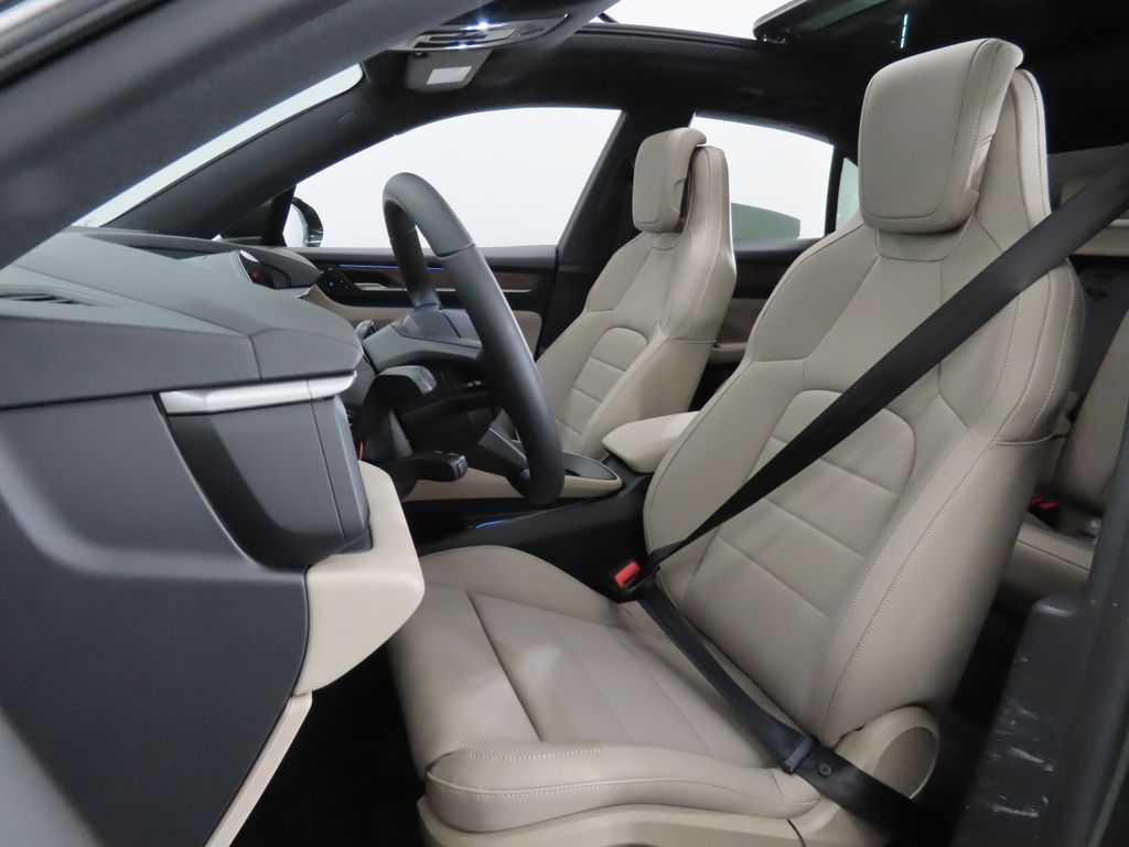 Thumbnail: 2026 Porsche Macan - 5