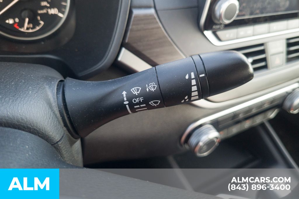 Used 2025 Super Black Nissan 2.5 SV image 14