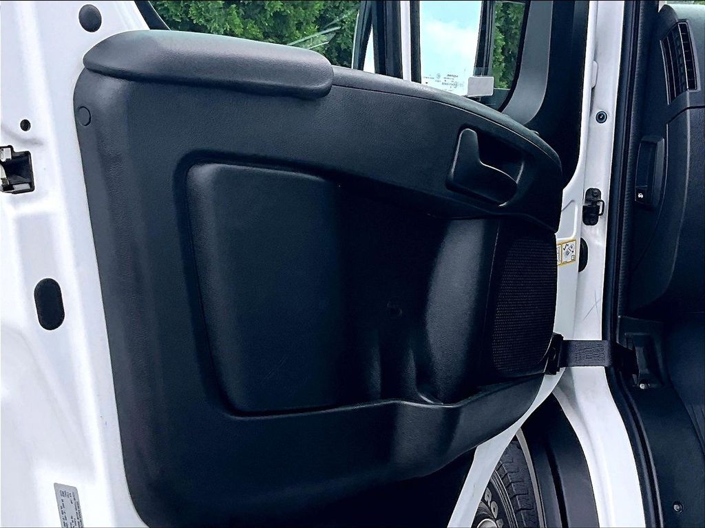 2025 Ram ProMaster 2500 — photo 9