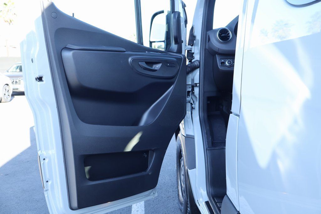 Thumbnail: 2026 Mercedes-Benz Sprinter - 7