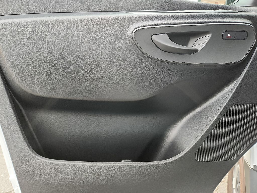 Thumbnail: 2025 Mercedes-Benz Sprinter - 8