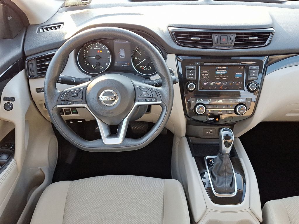 Thumbnail: 2020 Nissan Rogue Sport - 12