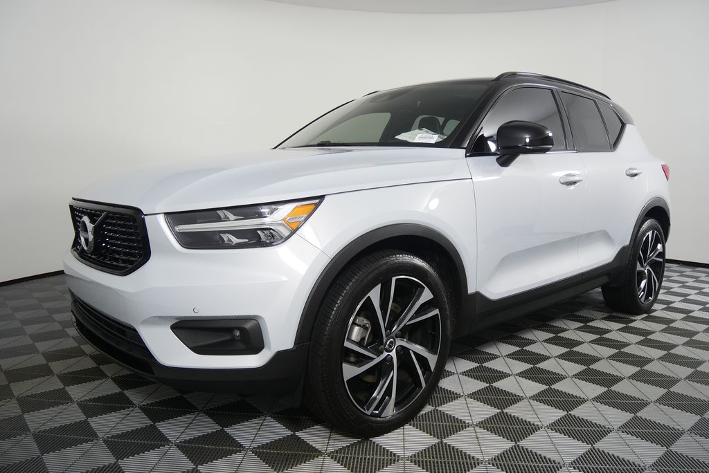 Thumbnail: 2022 Volvo XC40 - 8