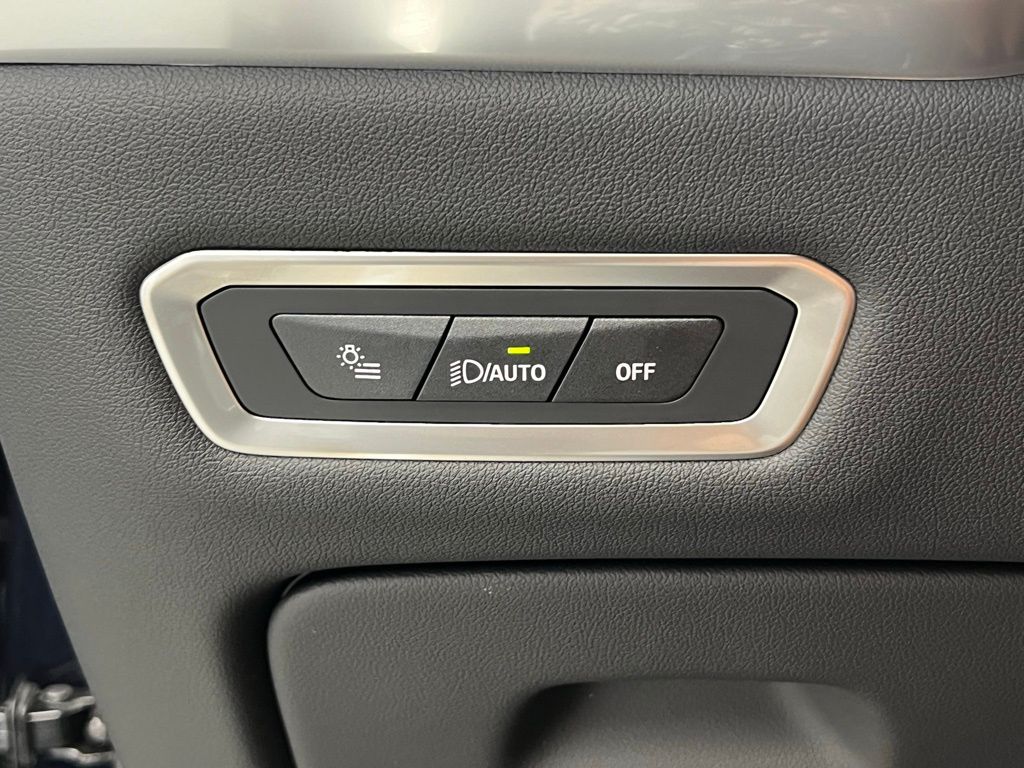 Thumbnail: 2026 BMW X7 - 21